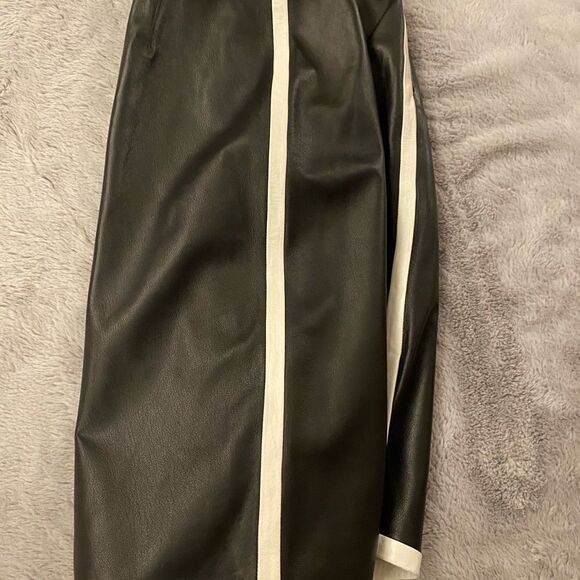 Carlisle 100% leather skirt, size 12 - Picture 4 of 8